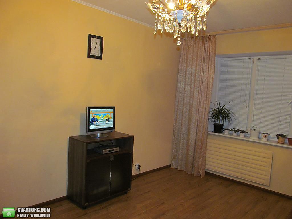 Rent out 1-room apartment. Киев,  Приречная — photo 1