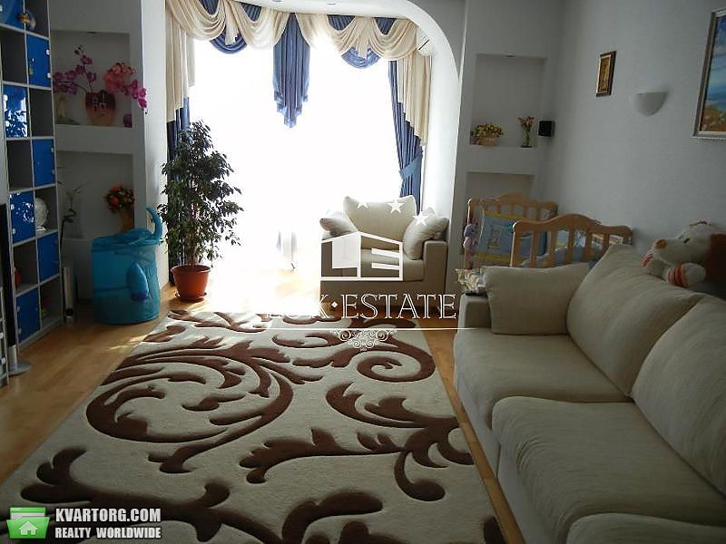 Rent out 3-room apartment. Киев,  Ломоносова — photo 1