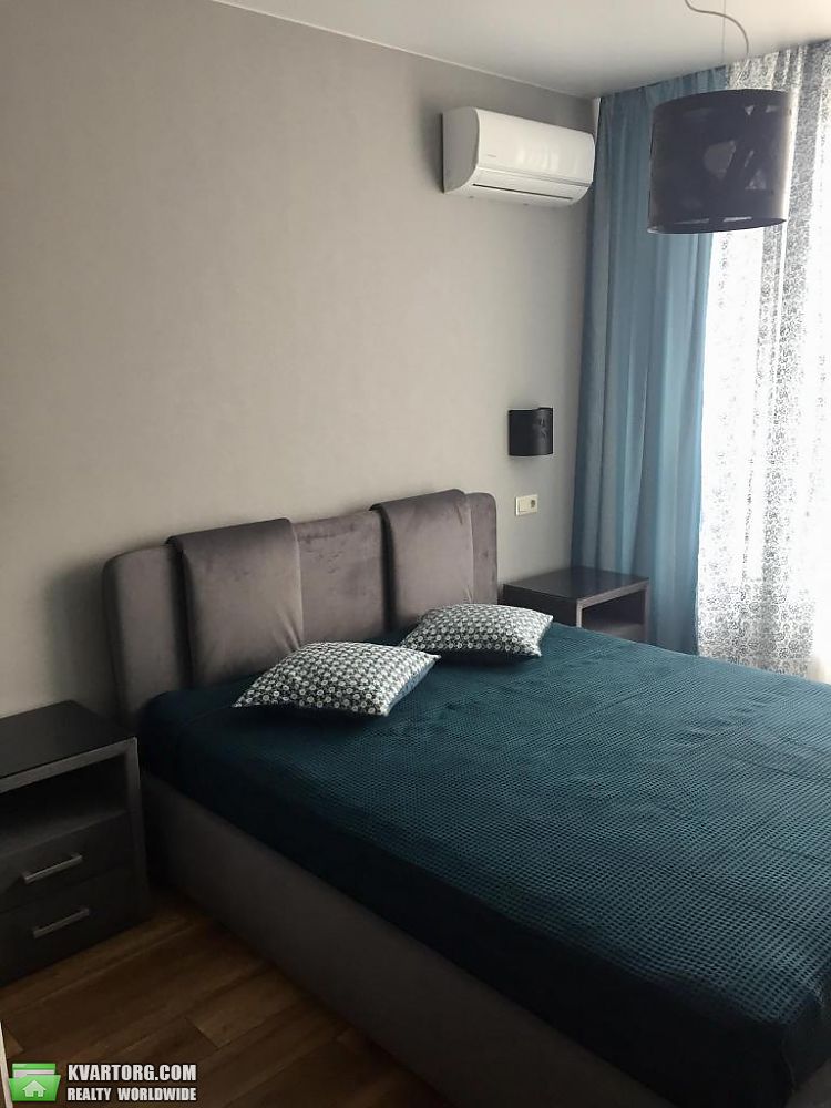 Rent out 2-room apartment. Киев,  Заречная — photo 5