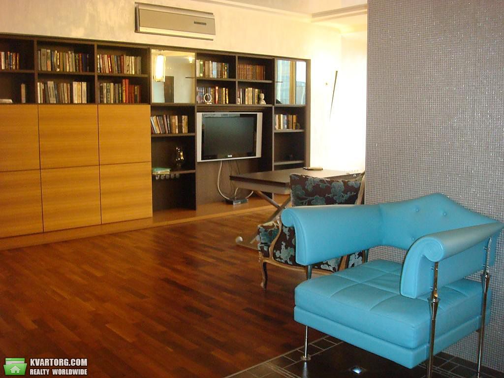 Rent out 2-room apartment. Киев,  Богдана Хмельницкого — photo 8