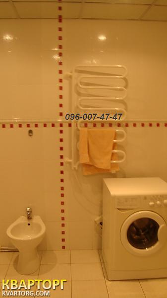 Rent out 2-room apartment. Киев,  Жилянская — photo 10