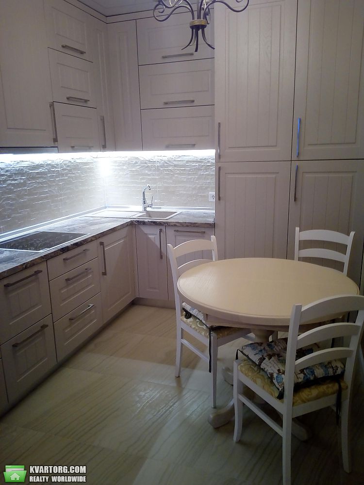 Rent out 2-room apartment. Киев, Петропавловская — photo 3