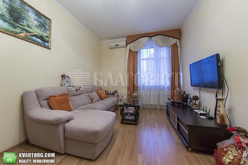 Rent out 2-room apartment. Киев,  Щорса — photo 1