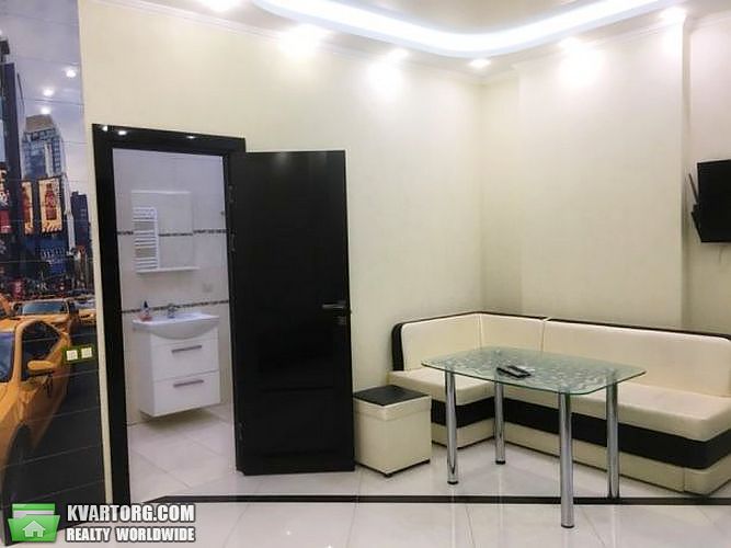 Rent out 2-room apartment. Киев,  Жилянская — photo 6