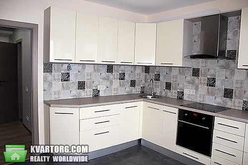 Rent out 2-room apartment. Киев,  Комбинатная — photo 1