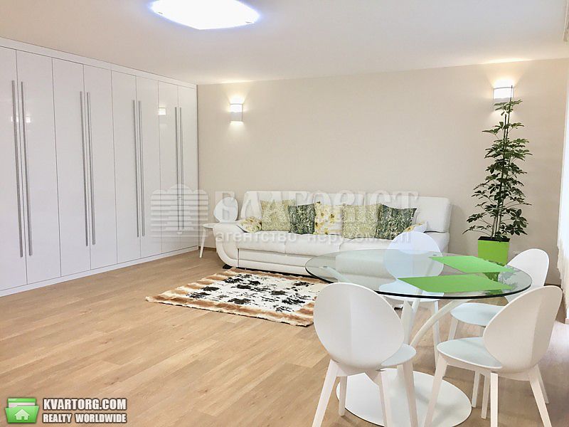 Rent out 2-room apartment. Киев,  Владимирская — photo 2