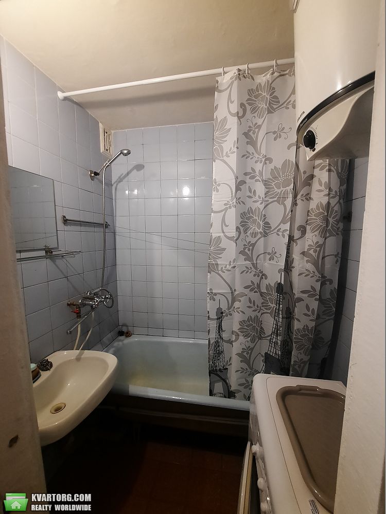 Rent out 1-room apartment. Киев,  Стуса — photo 3