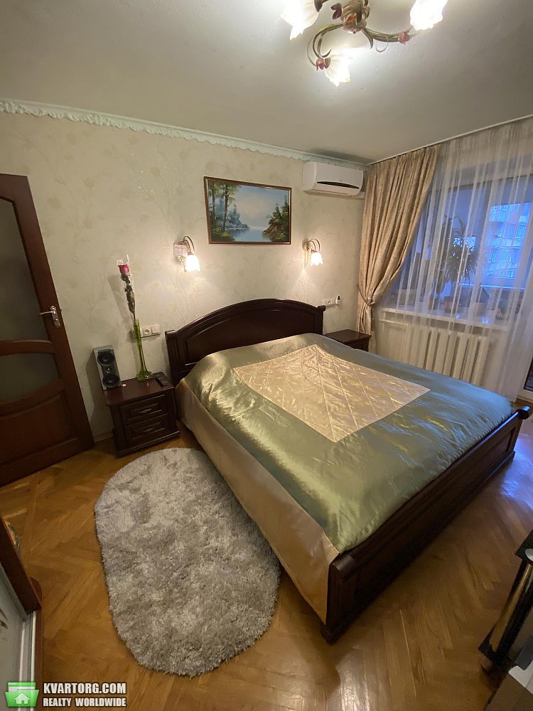 Sell 2-room apartment. Киев,  Симферопольская — photo 1