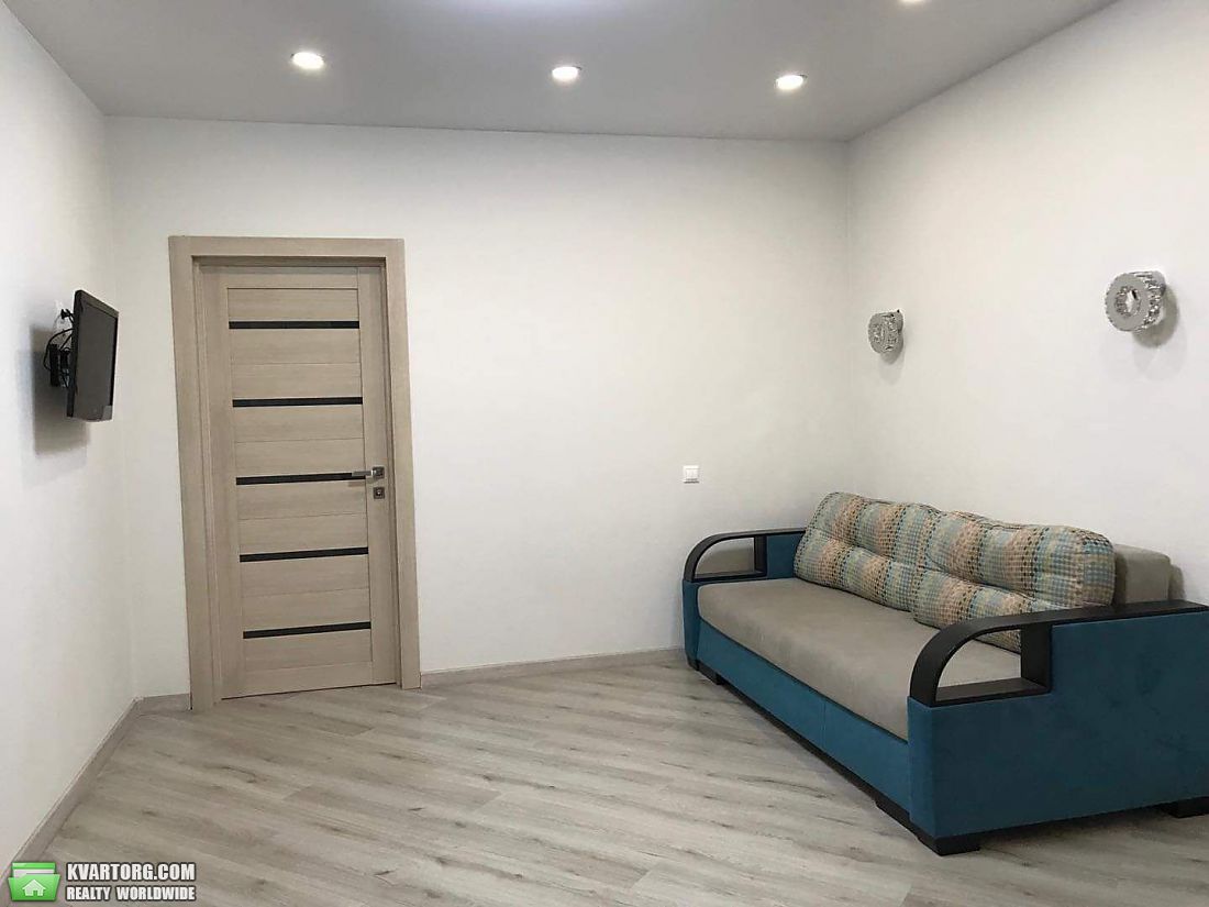 Rent out 2-room apartment. Киев,  Краснопольская — photo 3