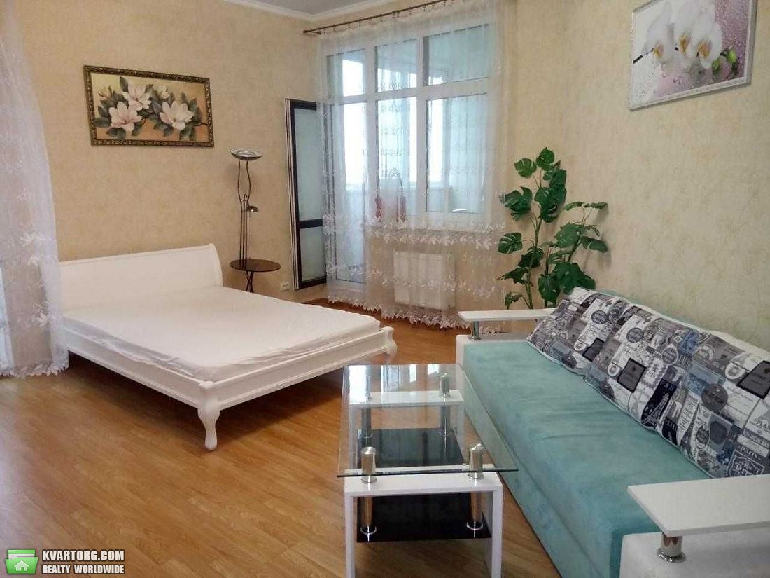 Rent out 1-room apartment. Киев, Евгения Коновальца — photo 1