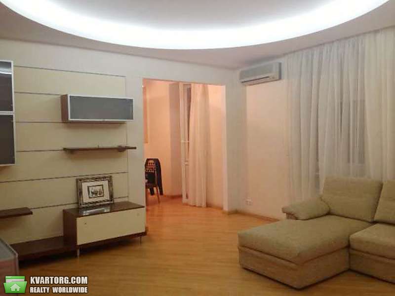 Rent out 3-room apartment. Киев,  Кловский спуск — photo 1