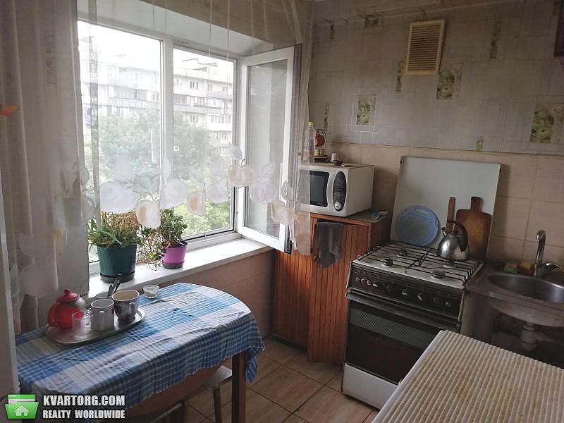 Sell 3-room apartment. Киев,  Зодчих — photo 4