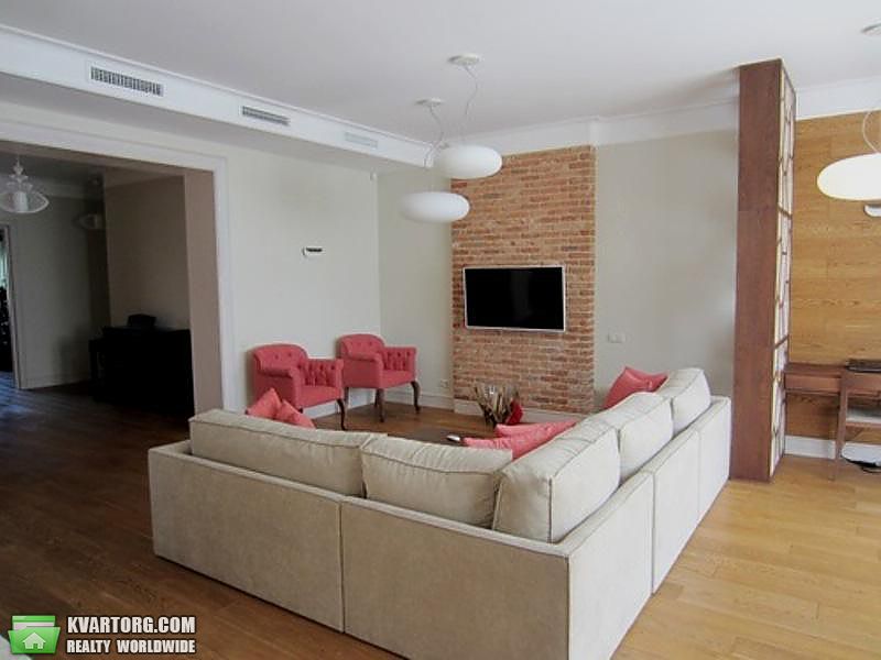 Rent out 4-room apartment. Киев, Щорса — photo 1