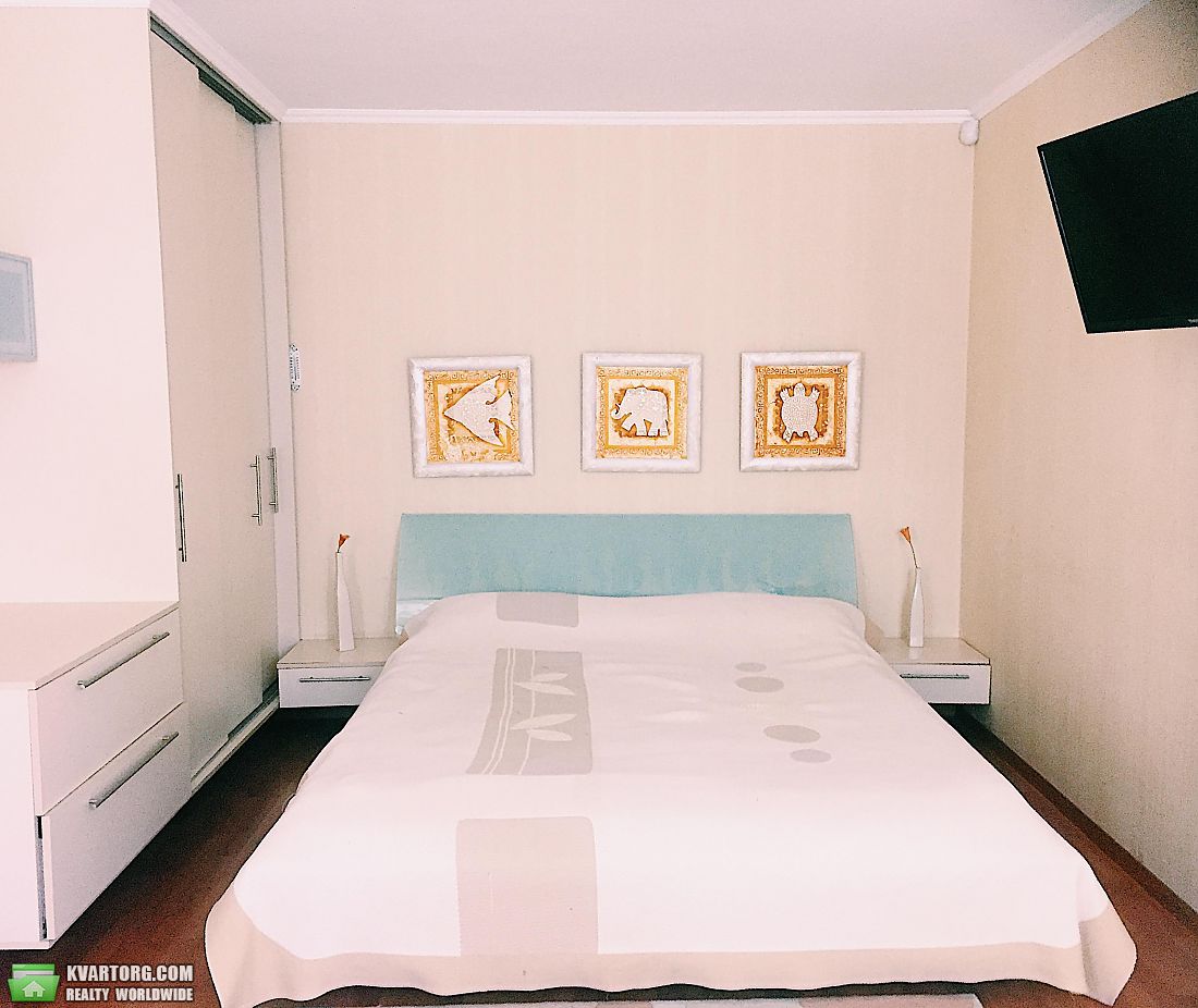 Rent out 2-room apartment. Киев,  Демиевская — photo 1