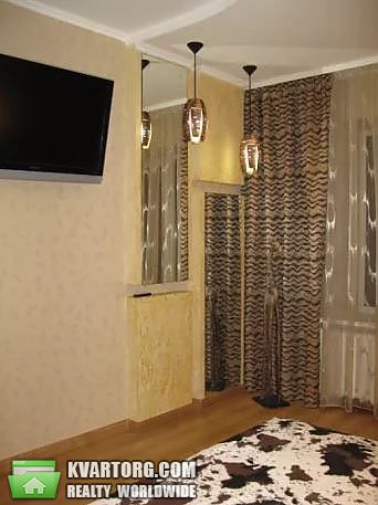 Rent out 3-room apartment. Киев,  Дмитриевская — photo 1