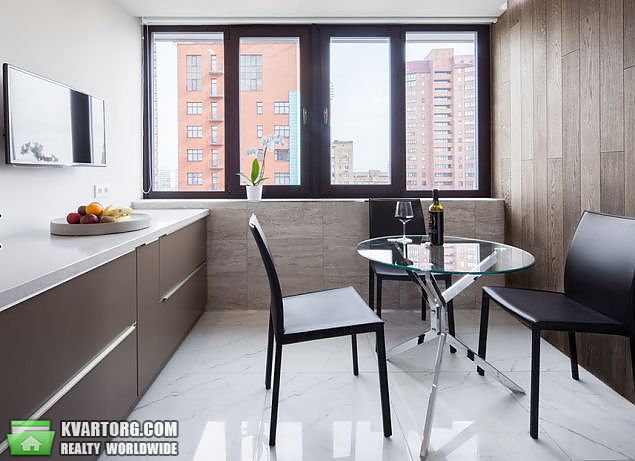 Rent out 2-room apartment. Киев, Евгения Коновальца — photo 3