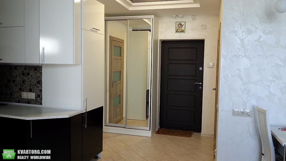 Rent out 2-room apartment. Киев, сикорского — photo 4