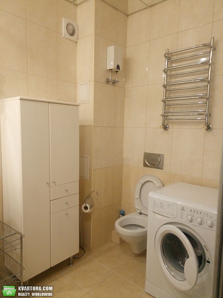 Rent out 3-room apartment. Киев,  Суворова — photo 2