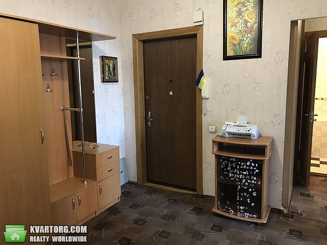 Rent out 3-room apartment. Киев,  Лисковская — photo 1