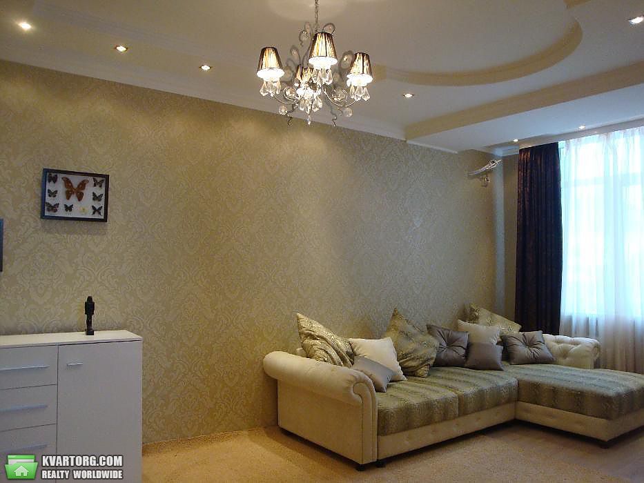 Rent out 2-room apartment. Киев,  Жилянская — photo 1