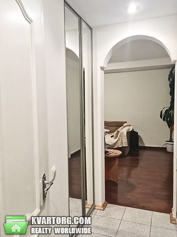 Rent out 2-room apartment. Киев,  Жилянская — photo 4