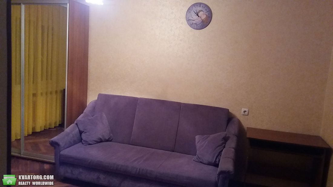 Rent out 2-room apartment. Киев,  Отрадный пр — photo 1