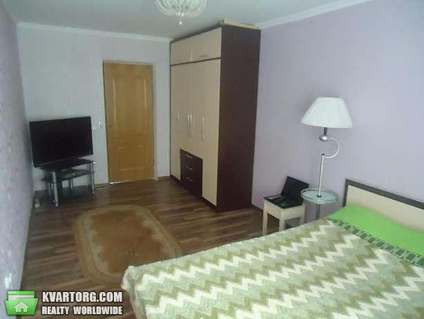 Rent out 2-room apartment. Киев,  Искровская — photo 1
