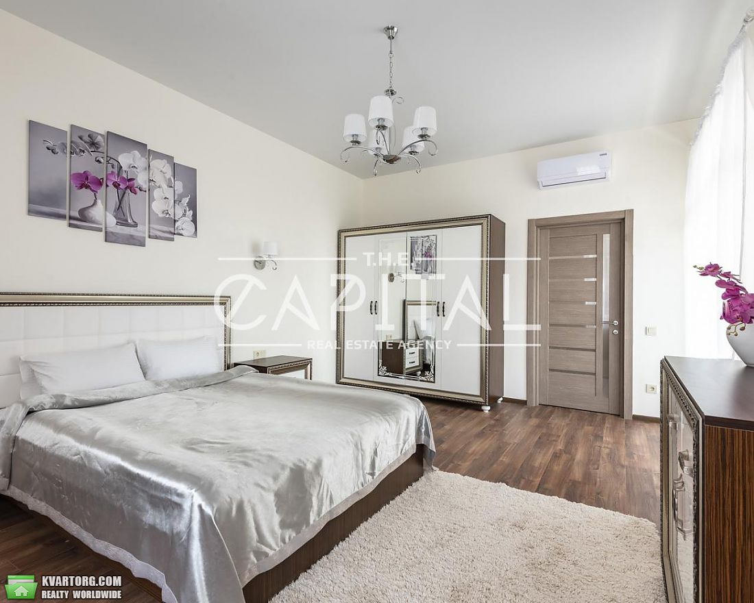 Rent out 2-room apartment. Киев, Евгения Коновальца — photo 1