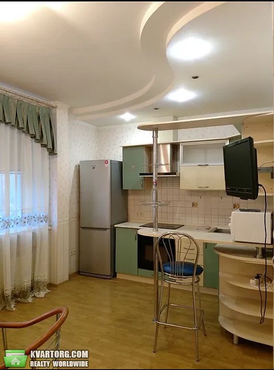 Rent out 2-room apartment. Киев,  Бажана — photo 1