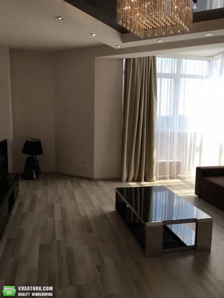 Rent out 2-room apartment. Киев,  Соломенская — photo 5