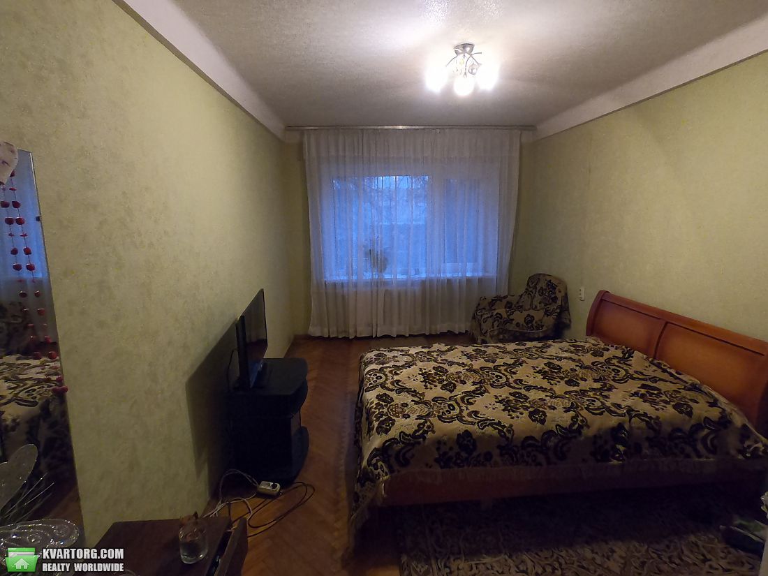 Rent out 2-room apartment. Киев,  Гната Юры — photo 2
