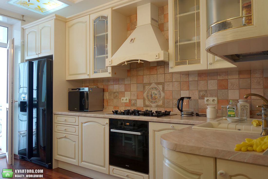 Rent out 3-room apartment. Киев,  Вышгородская — photo 1