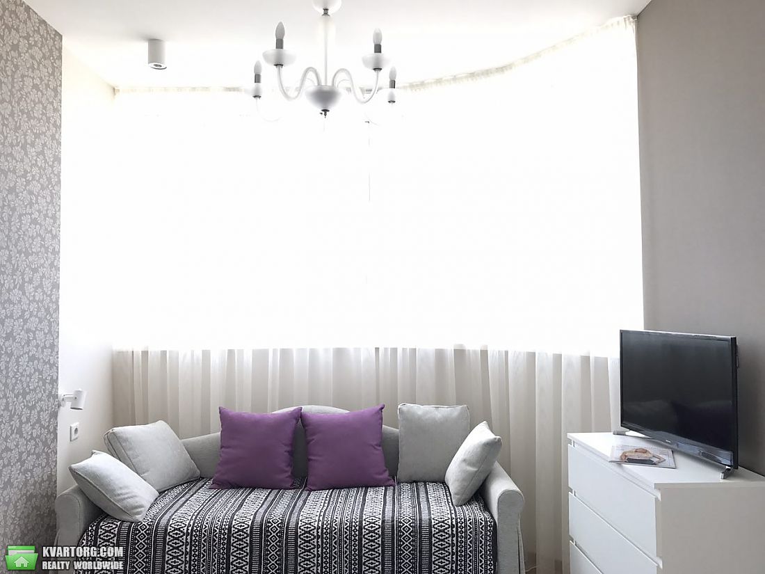Rent out 3-room apartment. Киев, Драгомирова ул. — photo 1