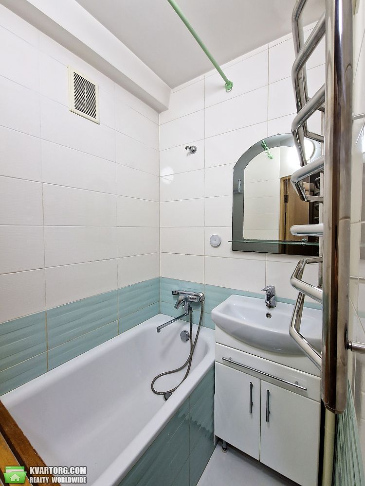 Rent out 3-room apartment. Киев,  Курнатовского — photo 4