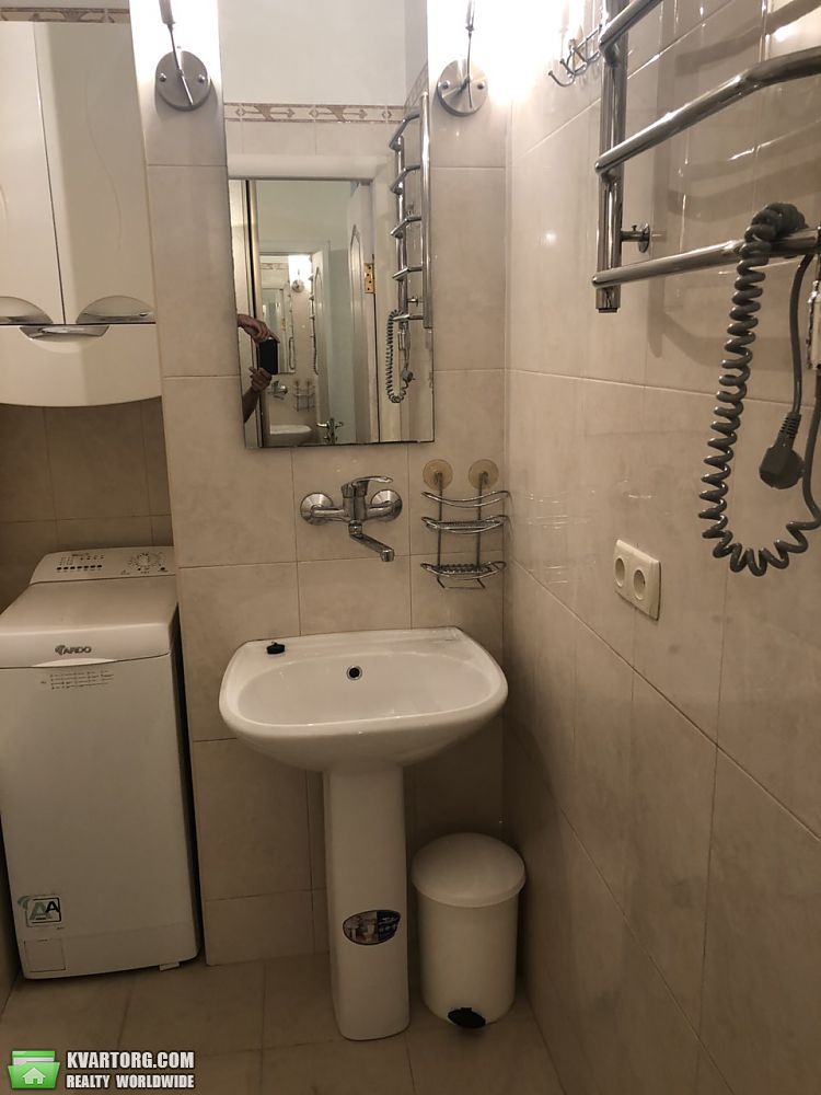 Rent out 1-room apartment. Киев,  Франко — photo 10