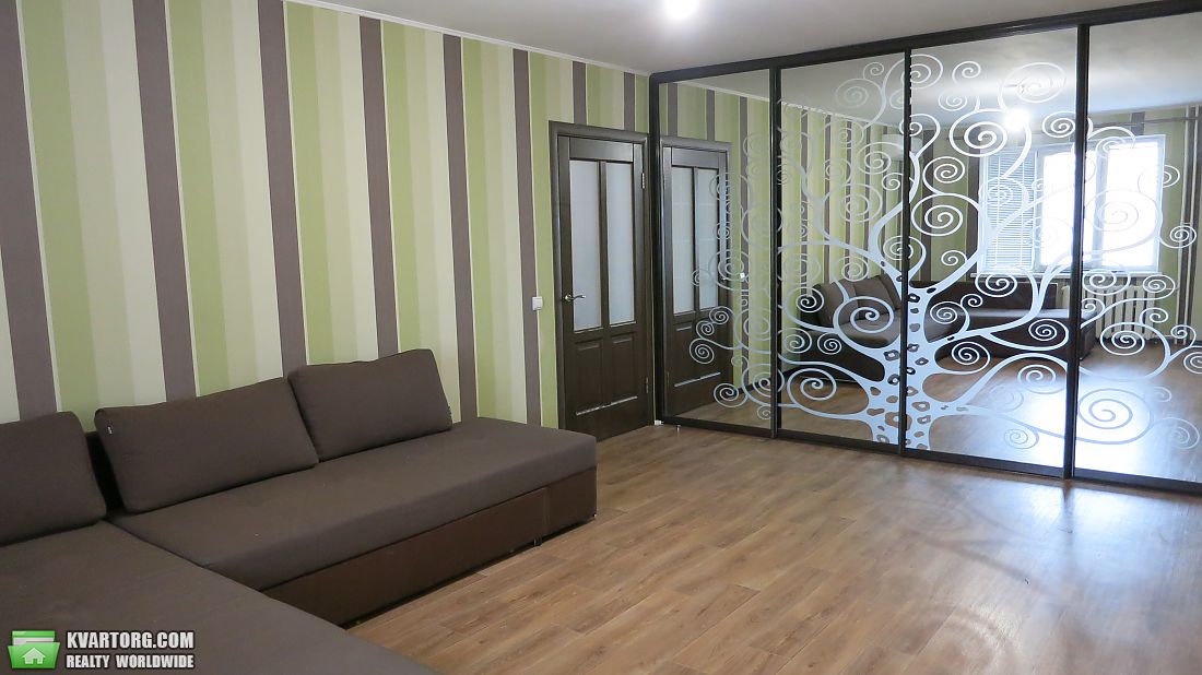 Rent out 2-room apartment. Киев,  Дарницкий бул — photo 1