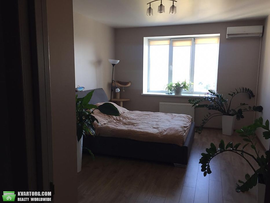 Rent out 2-room apartment. Киев,  Комбинатная — photo 4