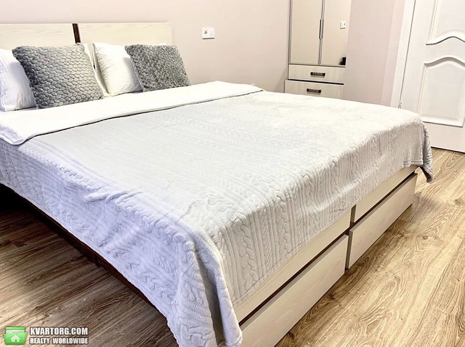 Rent out 2-room apartment. Львов, Чорновола — photo 4