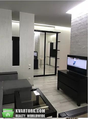 Rent out 2-room apartment. Киев,  Жилянская — photo 1