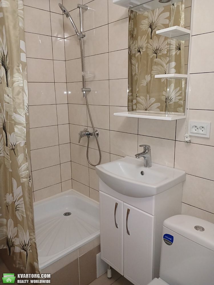 Rent out 1-room apartment. Киев,  Демиевская — photo 1