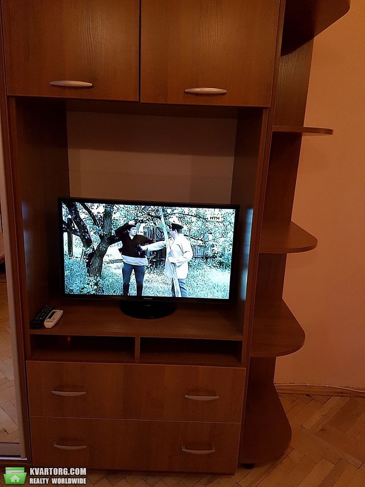 Rent out 1-room apartment. Киев,  Бассейная — photo 1