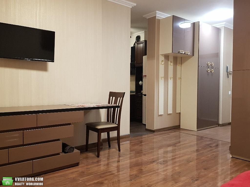 Rent out 2-room apartment. Киев,  Оболонский пр — photo 1