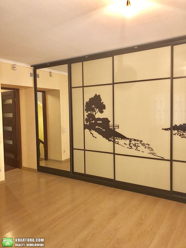Sell 4-room apartment. Днепропетровск, пр.Яворницкого — photo 1
