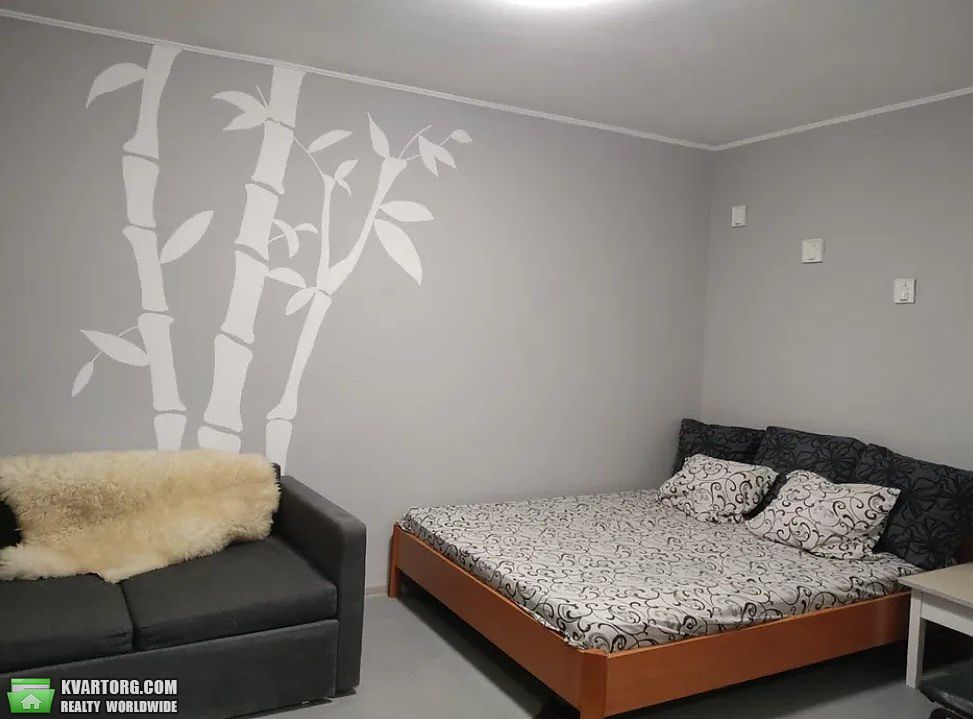 Rent out 1-room apartment. Киев,  Владимирская — photo 1