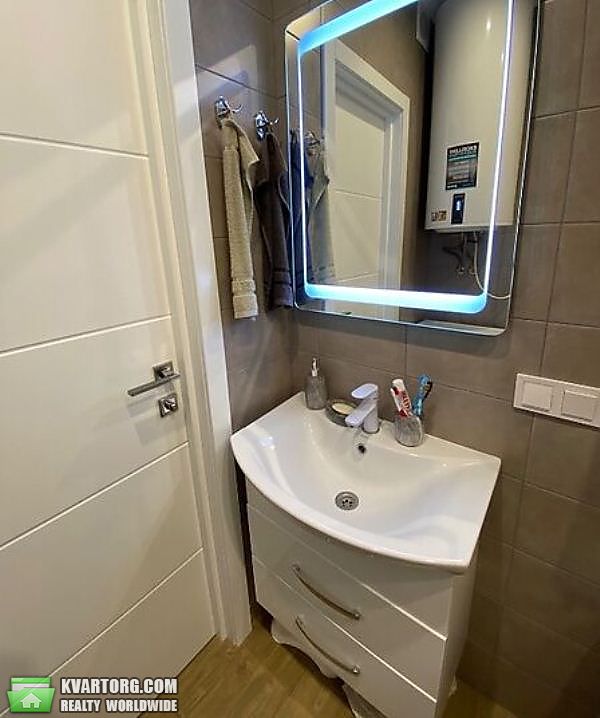 Sell 2-room apartment. Киев,  Салютная — photo 6
