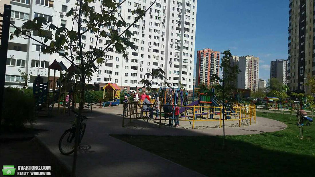 Rent out 3-room apartment. Киев,  Урловская — photo 7