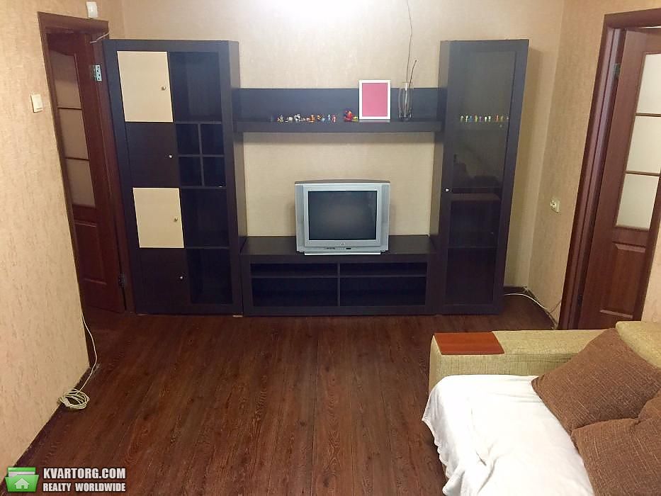 Sell 2-room apartment. Киев,  Салютная — photo 1