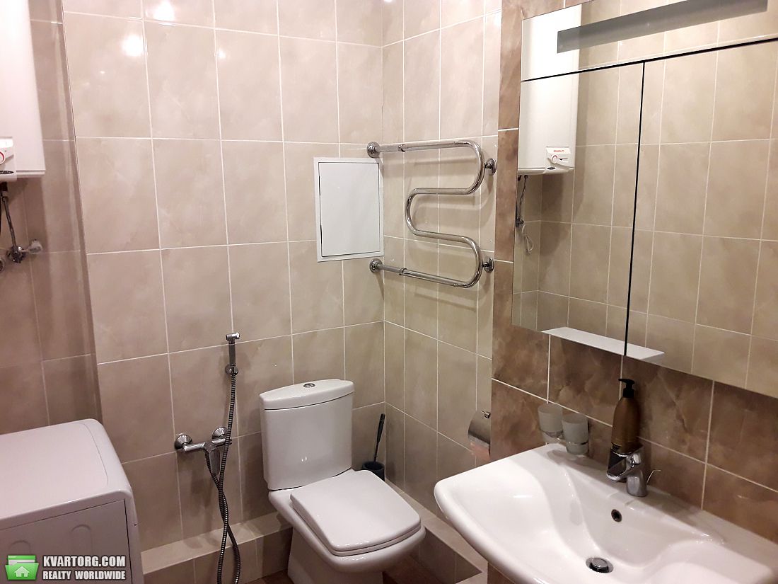 Rent out 3-room apartment. Киев,  Эрнста — photo 4