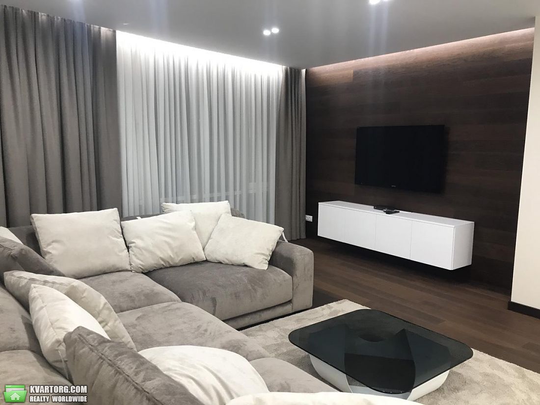 Rent out 4-room apartment. Киев,  Ломоносова — photo 1