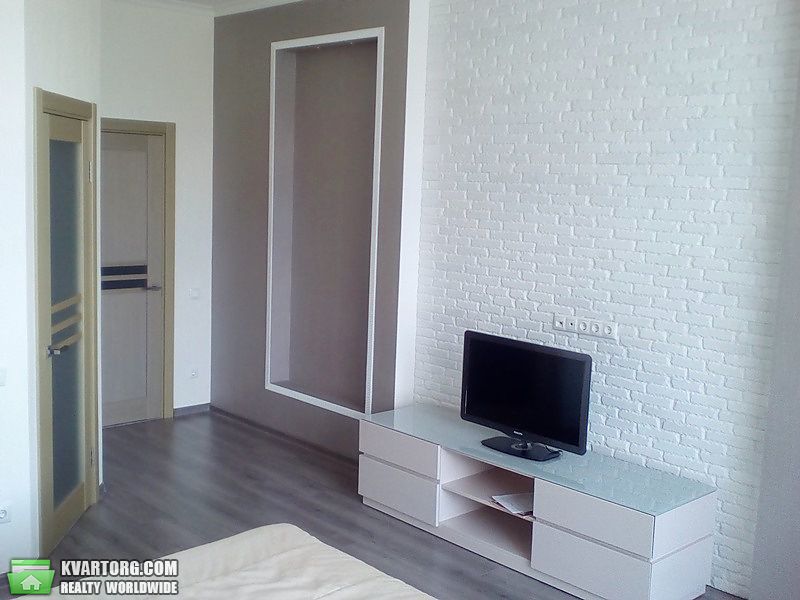 Rent out 2-room apartment. Киев,  Шамрыло — photo 1